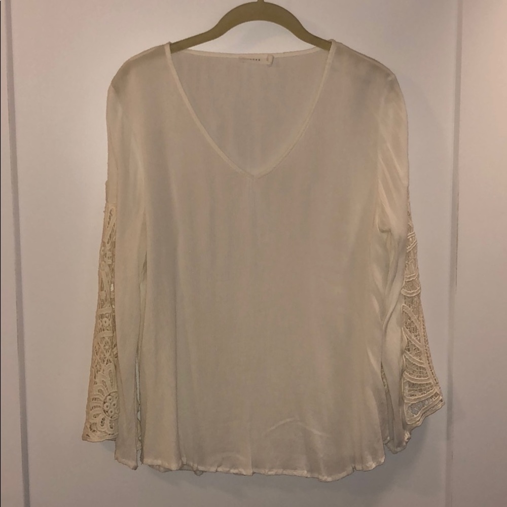 Lush shirt with laces design sleeves